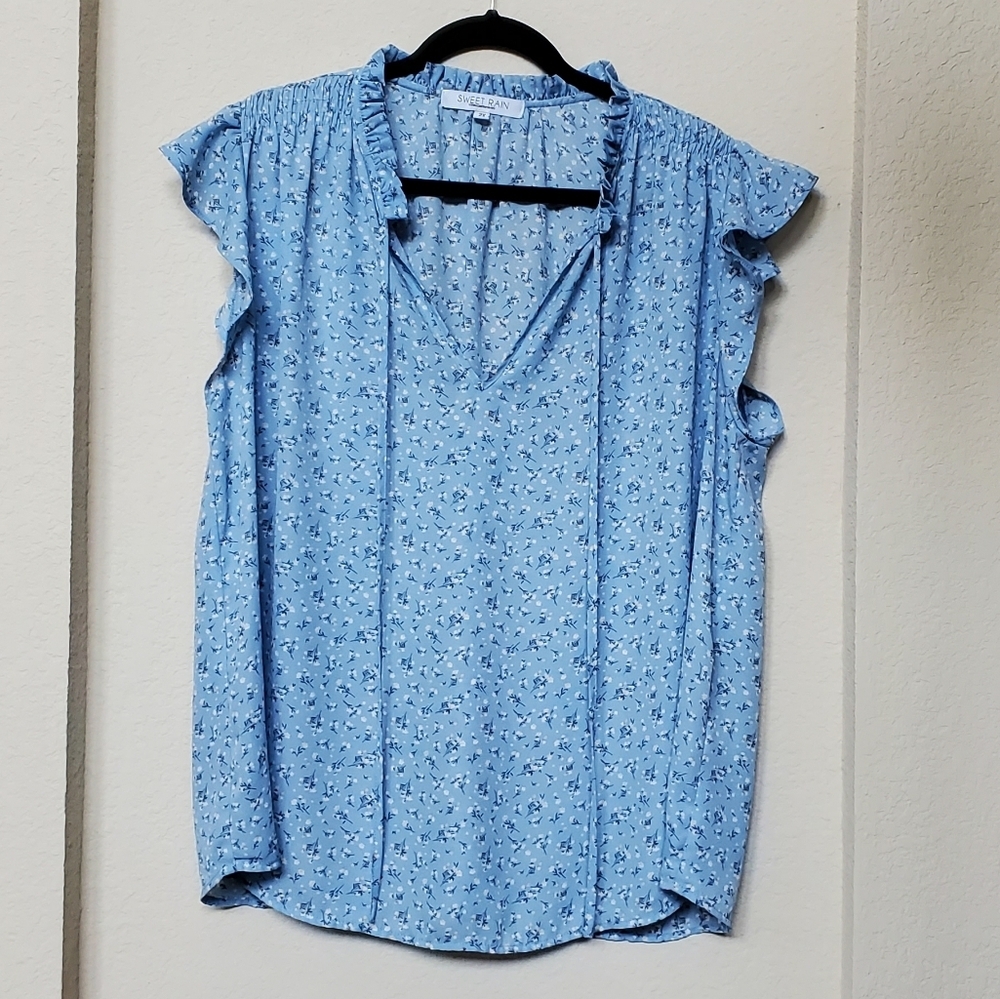 Sweet Rain Light Blue Floral Flutter-Sleeve Blouse